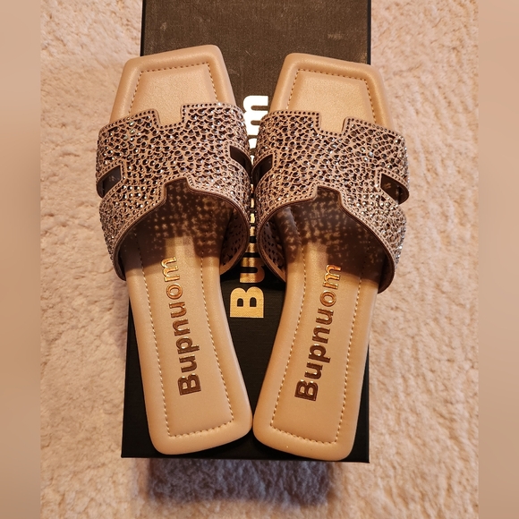 NEW Rhinestone Square Toe Flat Sandals - Picture 5 of 9